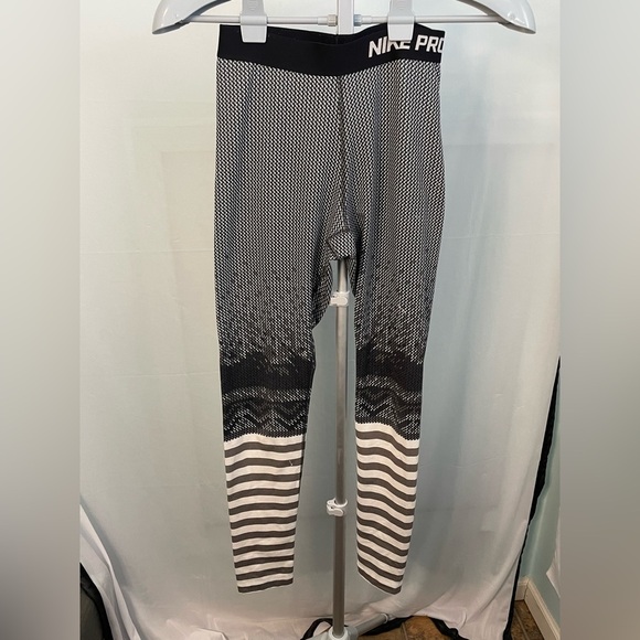 Limited edition Nike Pro leggings size‎ small - Picture 1 of 10